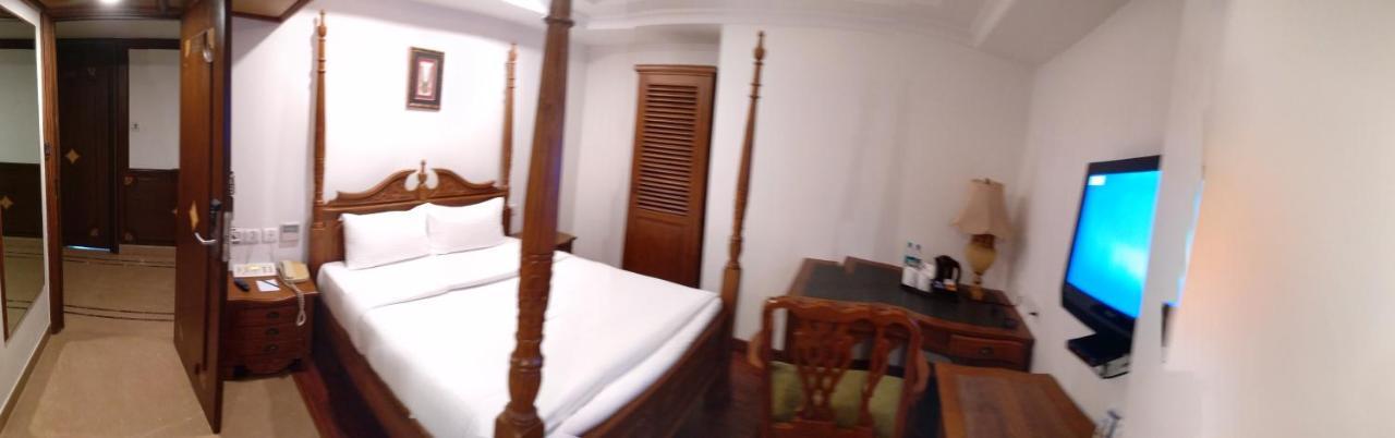 Shravanthi Sarovar Portico Bangalore Bagian luar foto