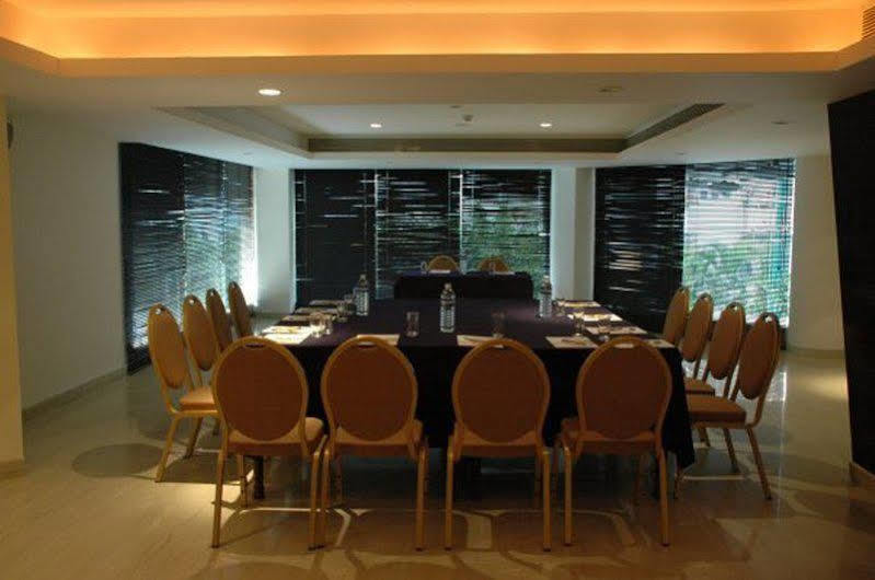 Shravanthi Sarovar Portico Bangalore Bagian luar foto